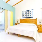 Perfect Villa With Pool Access And Close To The Beach